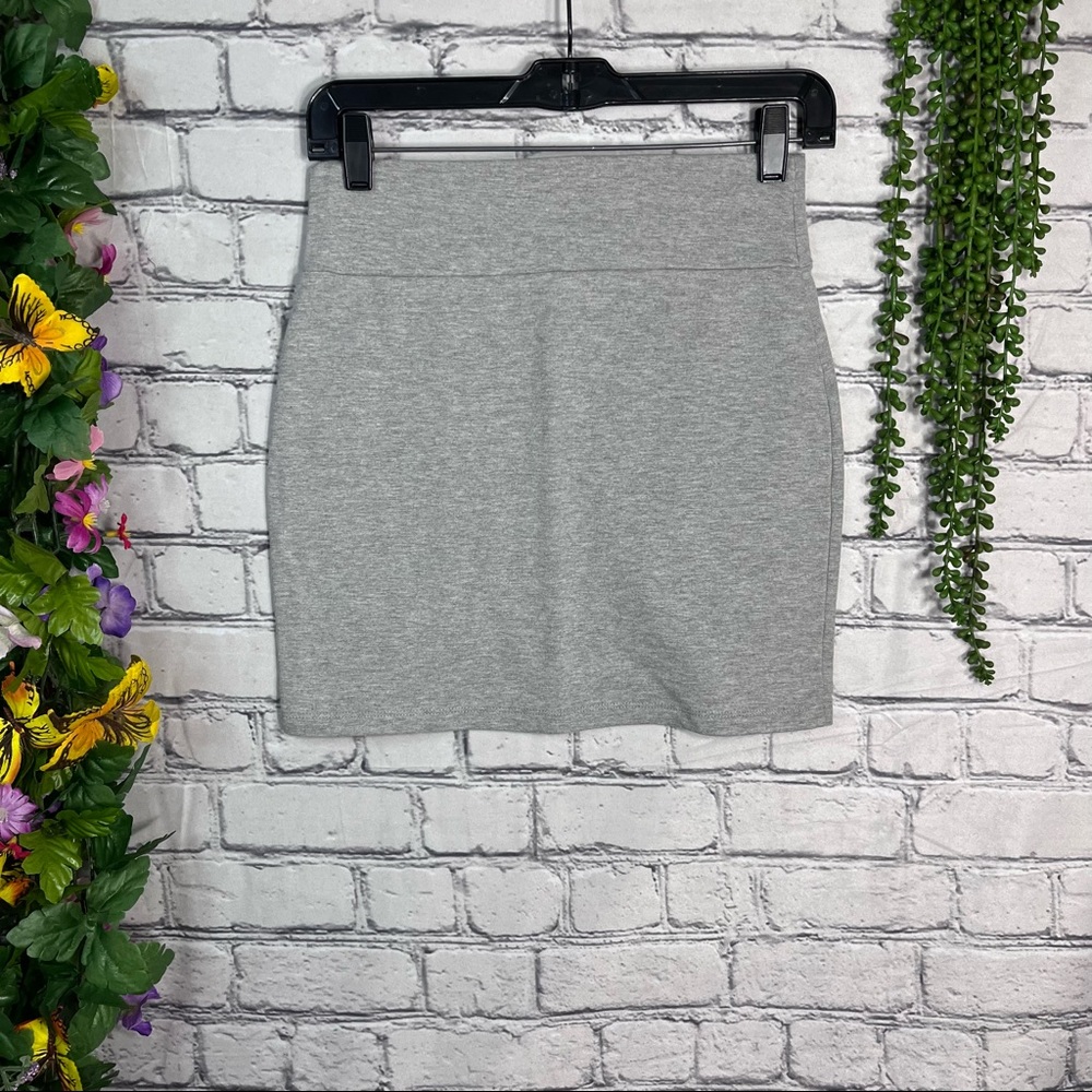 |🌸5/$25🌸Buttons Grey Mini Pencil Skirt Size Medium